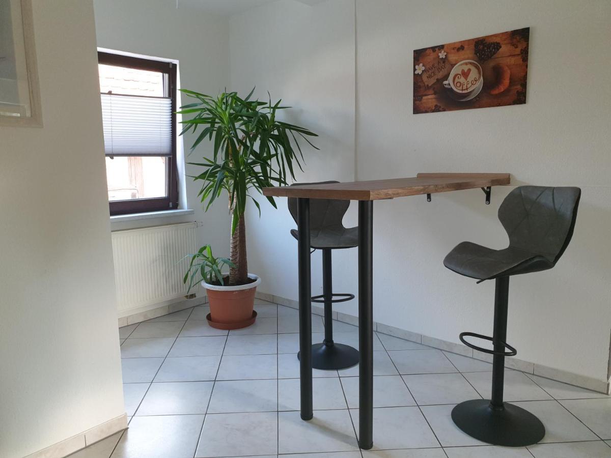 Ganze Ferienwohnung 5 Km Von Erfurt, Mit Kaffeevollautomat, Tv, Wlan, Boxspringbett, Schlafsofa Und Einkaufsmoeglichkeiten, Sehr Gute Anbindung Zur A71 Und A4, Kostenloser Oeff Parkplatz Fuer Pkw Und Transporter Elxleben Exterior foto