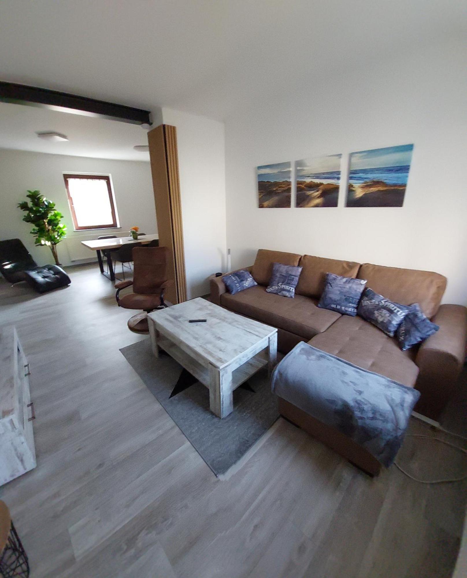 Ganze Ferienwohnung 5 Km Von Erfurt, Mit Kaffeevollautomat, Tv, Wlan, Boxspringbett, Schlafsofa Und Einkaufsmoeglichkeiten, Sehr Gute Anbindung Zur A71 Und A4, Kostenloser Oeff Parkplatz Fuer Pkw Und Transporter Elxleben Exterior foto