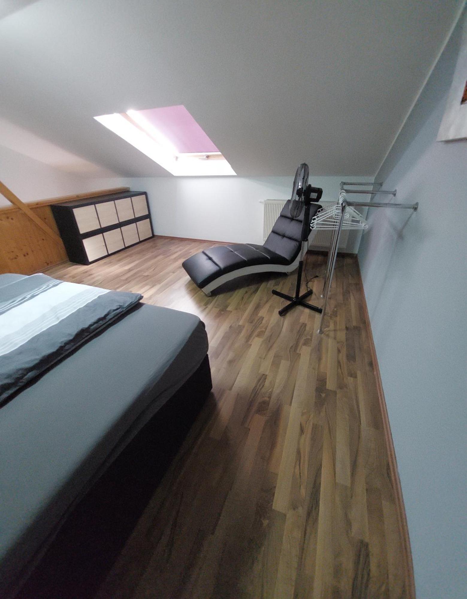 Ganze Ferienwohnung 5 Km Von Erfurt, Mit Kaffeevollautomat, Tv, Wlan, Boxspringbett, Schlafsofa Und Einkaufsmoeglichkeiten, Sehr Gute Anbindung Zur A71 Und A4, Kostenloser Oeff Parkplatz Fuer Pkw Und Transporter Elxleben Exterior foto